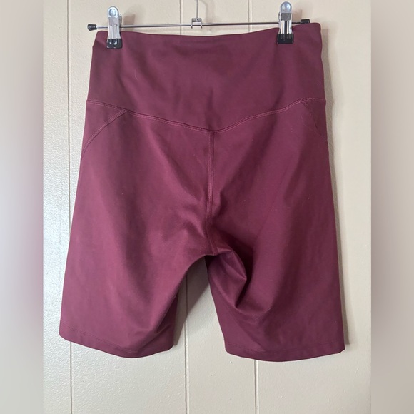 Girlfriend Collective High Waisted Bike Shorts Size Medium Burgundy Gym Workout - Picture 2 of 4